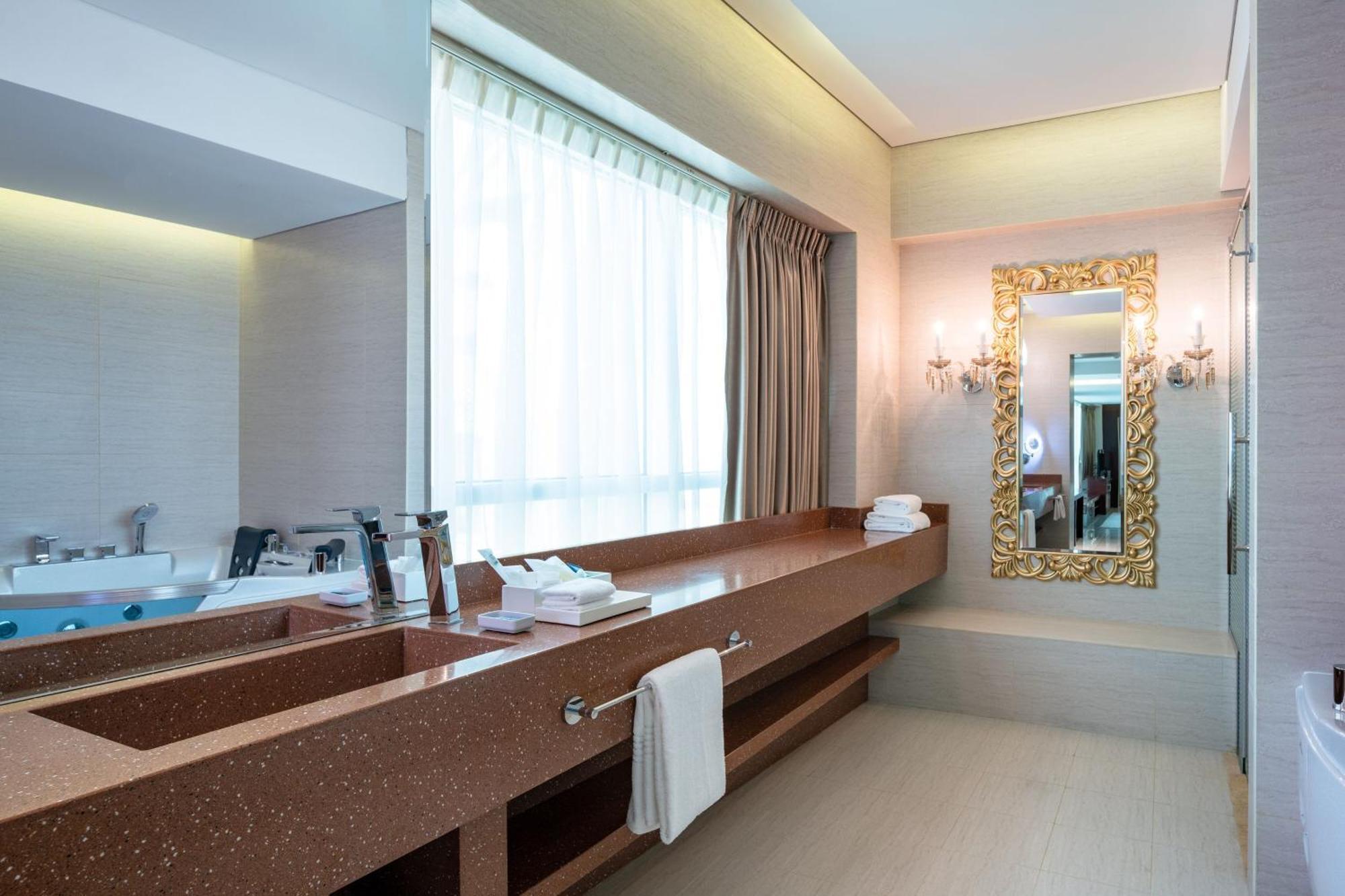 Four Points By Sheraton Szardża Zewnętrze zdjęcie